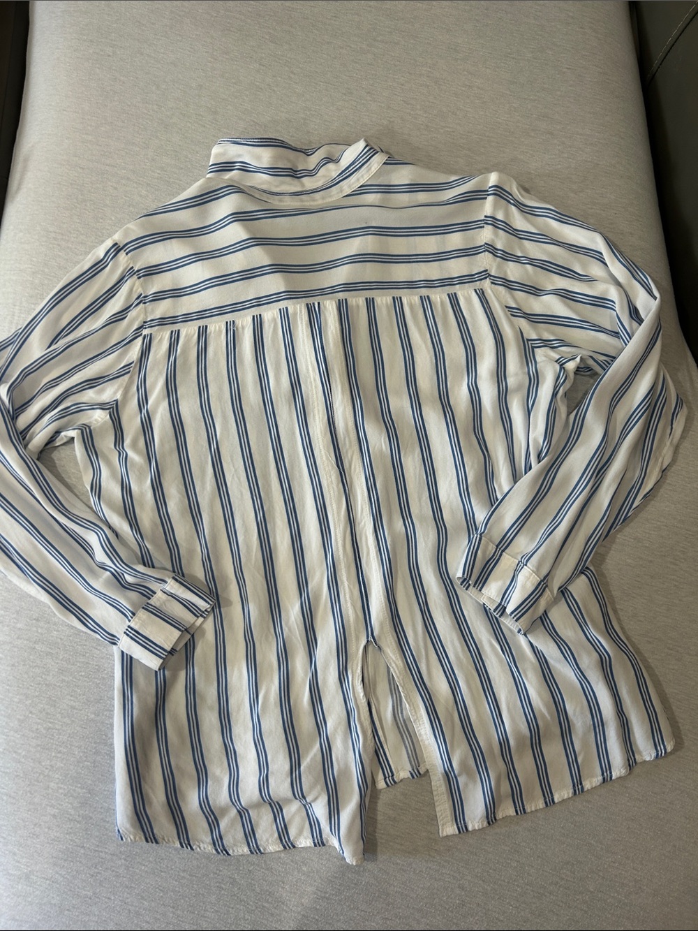 Leonisa Striped Button-Down Shirt in white and Blue Sz L - Picture 9 of 11